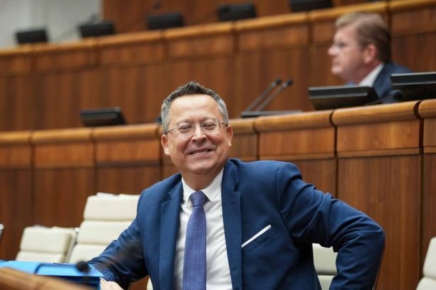 Stat si opat pozicia od Slovakov Na zakrytie deficitu potrebuje stovky milionov eur