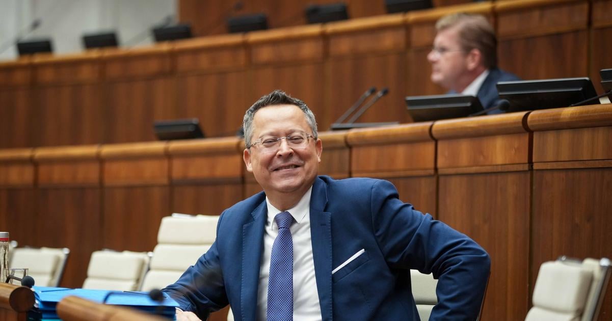 Stat si opat pozicia od Slovakov Na zakrytie deficitu potrebuje stovky milionov eur