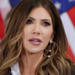 Strelba v Minneapolise vyvolala protesty Newsom vyzval Noemovu na rezignaciu