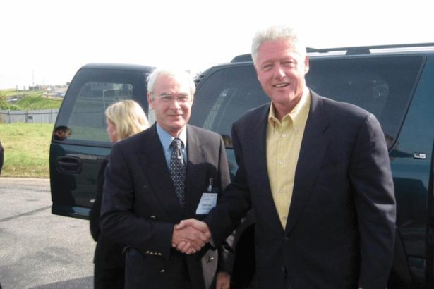 USA Vybor pre dohlad zahajil konanie voci Clintonovcom za pohirdanie Kongresom