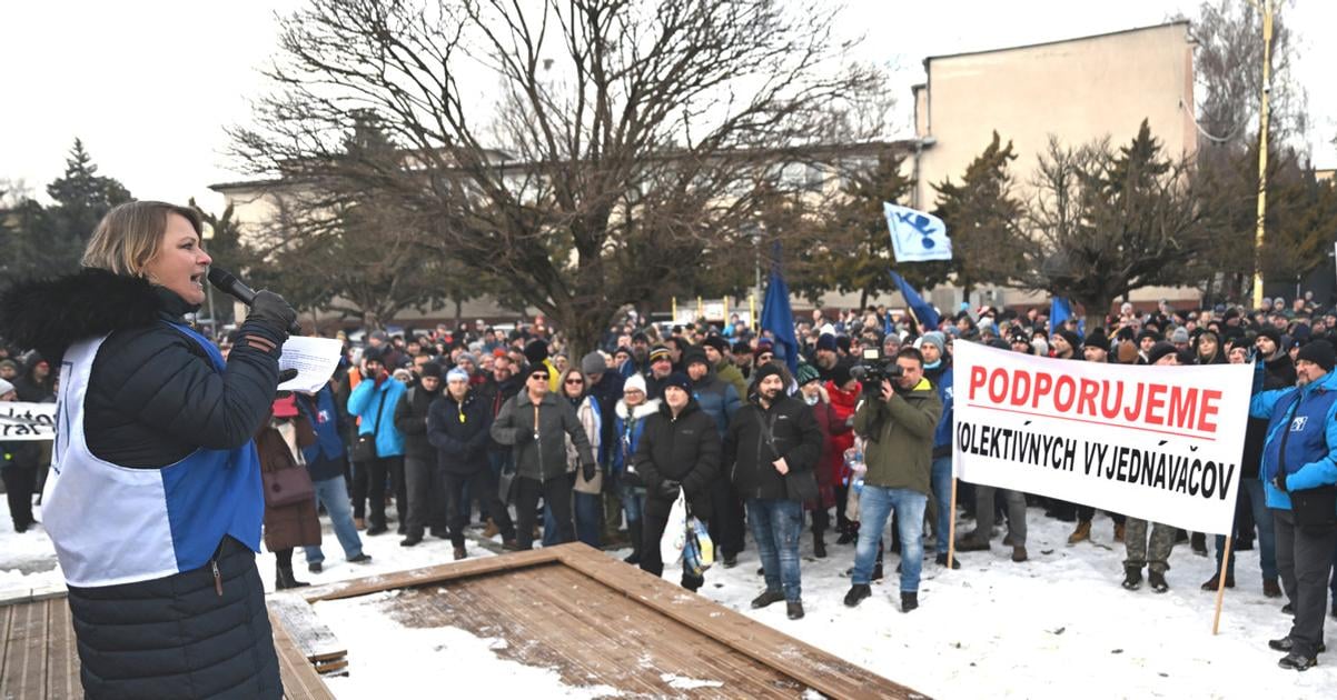 Zamestnanci U S Steel Kosice vyjadili podporu pocas protestu v stredu