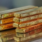 financie zlato kleslo o viac ako 8 na chvilu sa dostalo pod hranicu 5000 usd