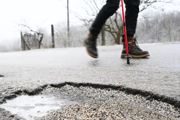 so snehovou pokrvkou treba v niektorych okresoch pocitat az do stvrtkoveho obeda