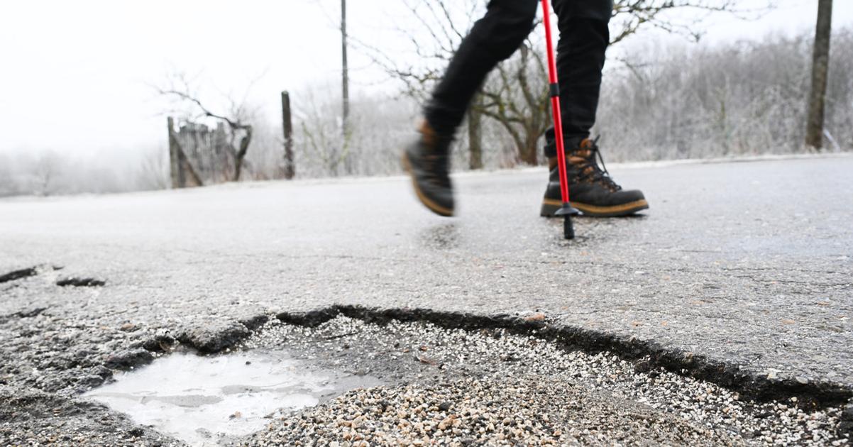 so snehovou pokrvkou treba v niektorych okresoch pocitat az do stvrtkoveho obeda
