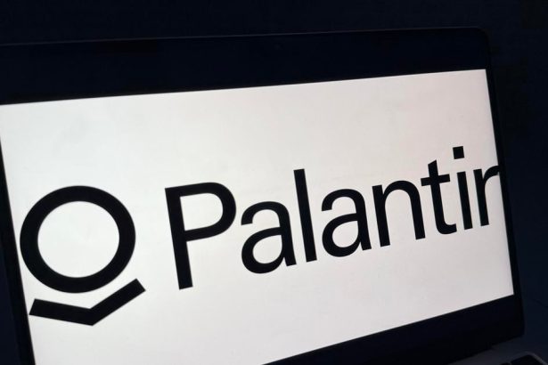 Algoritmy monitoruju aj policajtov Briti kritizuju dystopicke zmluvy s kontroverznou firmou