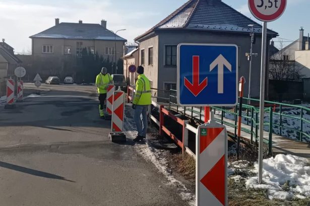 Banovce nad Bebravou Mesto upravilo dopravne znacenie na moste na Farskej ulici