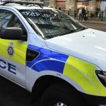 Britska policia obvinila trinastrocneho chlapca z pokusu o vrazdu po utoku v skole