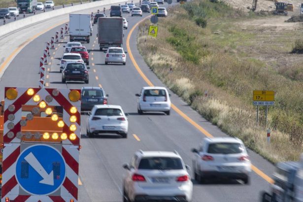 DOPRAVA V priebehu 10 rokov pouzivania elektronickej dialnicnej znamky sa predalo viac ako 45 milionov kusov