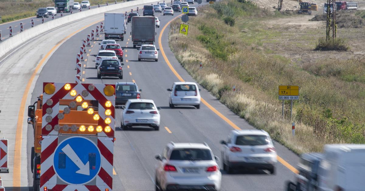 DOPRAVA V priebehu 10 rokov pouzivania elektronickej dialnicnej znamky sa predalo viac ako 45 milionov kusov