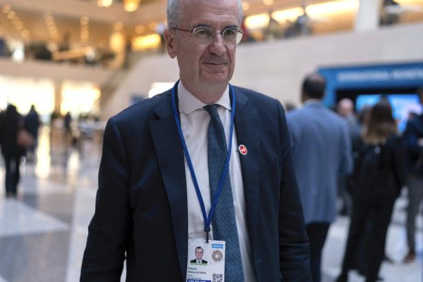 Guverner francuzskej centralesj banky oznamil svoj odchod