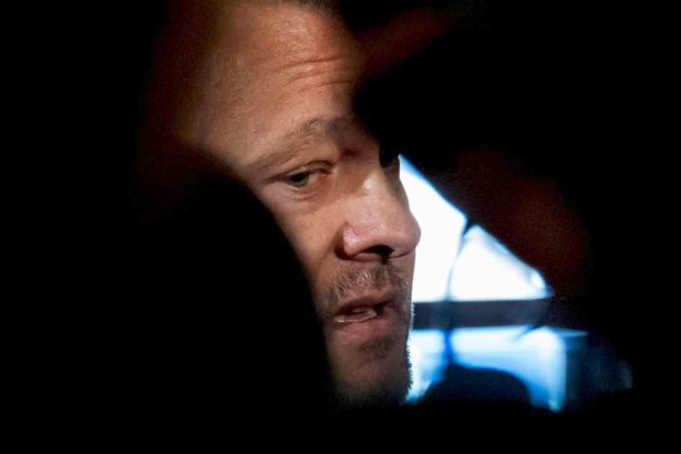 Hlas ukazal Migalovi zdvihnuty prst proti jeho odvolaniu hlasovalo len 46 poslancov