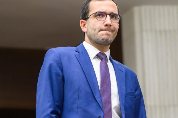 Hnutie Slovensko kritizuje uvaovanie o zruen hlasovania potou zo zahraniia