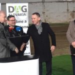 Huliak Na kona nesadnem ale dcera ich miluje Minister spustil vystavbu jazdeckeho centra