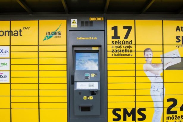 Kradez balikov z boxov sledovali policajti priamo na mieste pachatelov zadrzali