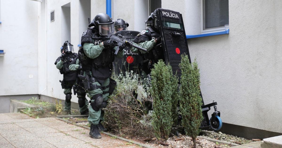 Kuklaci zasiahli proti podvodnikom s nehnutelnostami styri obvinili