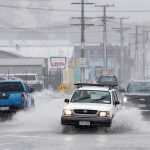 Lejak a vietor prerusili dopravu a dodavku elektriny na Novom Zelande