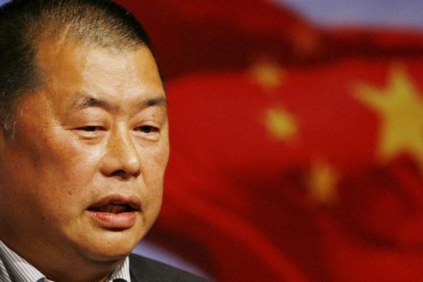 Medialny exmagnat Jimmy Lai uspel s odvolanim na sude avsak zostava vo vazeni