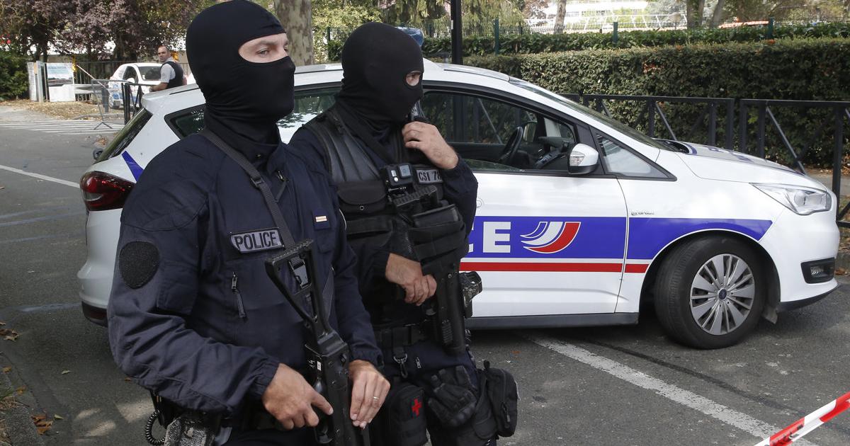 Na podporu policie vyslo vo Francuzsku do ulic 45 000 ludi