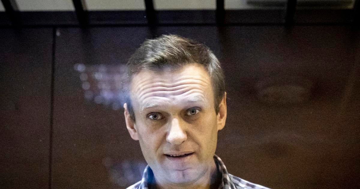 Navalneho zabili zabim jedom tvrdi pat statov Po jeho smrti Rusko rozlozilo aj jeho organizaciu