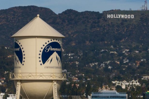 Netflix ustupil v boji o Warner Bros slavne studia tak moze prevziat Paramount