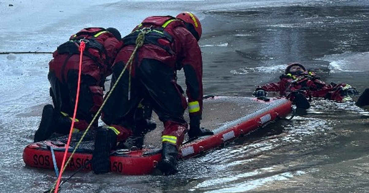 Neznama osoba skoila do vodnej nadre bukovec a u sa nevynorila na mieste zasahuj hasii