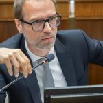 Opozicia kritizuje plan Kotlara vystupit na stredajsom rokovani vlady