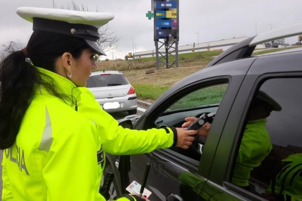 Policajti zablokovali cesty v Kosickom kraji Kontrolovali tisice vodicov opity bol aj cyklista