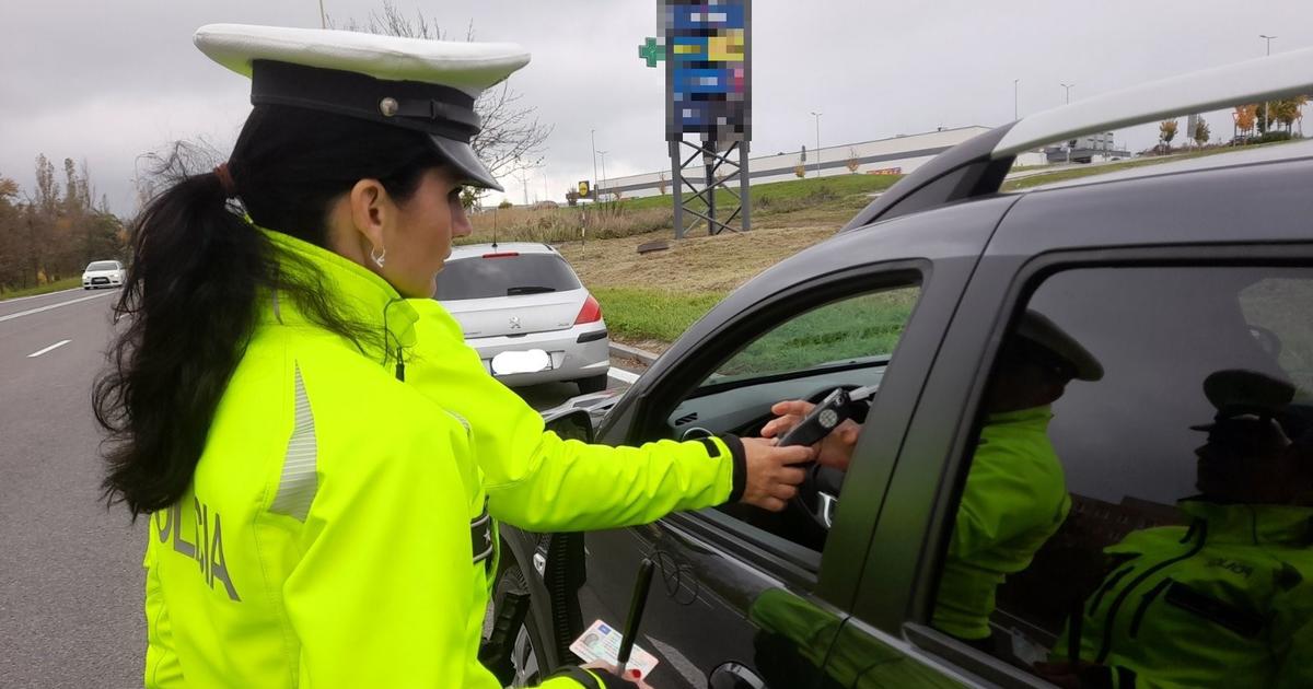 Policajti zablokovali cesty v Kosickom kraji Kontrolovali tisice vodicov opity bol aj cyklista