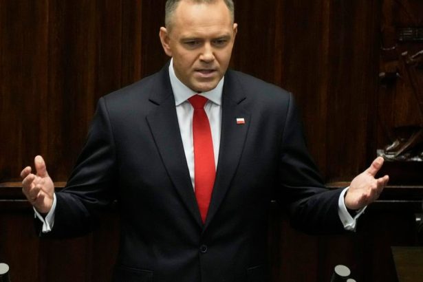 Polsko Prezident zablokoval reformu sudnictva razantne zasiahol do vlady Donalda Tuska