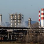 Preco sa Fico tak zaujima o rusku ropu Aj tak tankujeme najdrahse v regione