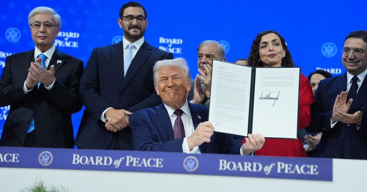 Rada mieru pre Pasmo Gazy vyzbierala sedem miliard Trump hovoril o futbalovych ihriskach