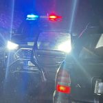 Rodic pod vplyvom drog so zakazom soferovania narazil do auta policajnej hliadky