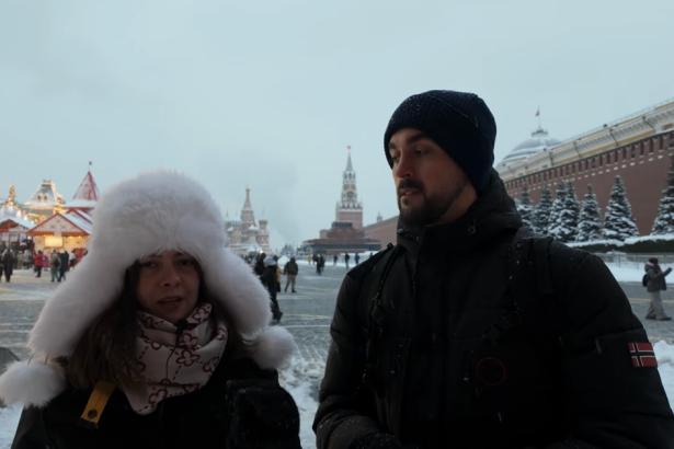 Rumunski vlogeri vo videach obdivovali Rusko FSB ich zatkla a vyhostila