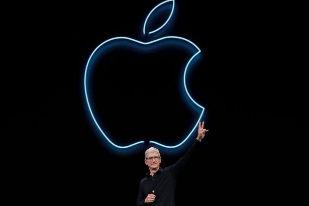 Tim Cook sa zda byti odhodlany nadalej viest Apple