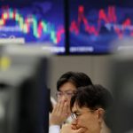 Trhy pokracuju v poklese kvoli obavam o technologie a umelu inteligenciu