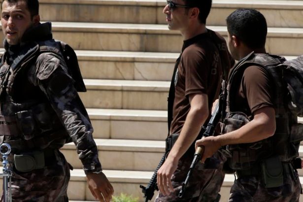 Turecko zadrzalo dvoch muzov pre podozrenie zo spionaze pre izraelsky Mosad