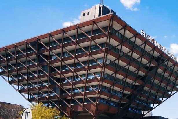 Ustavny sud sa obratil na Sudny dvor EU ohladom zakona o STVR