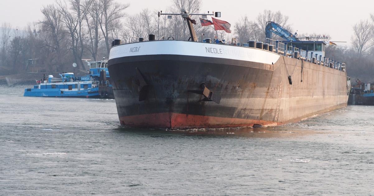 Uvolnili uviaznute nemecke tankove plavidlo Nicole pri bratislavskom Devine