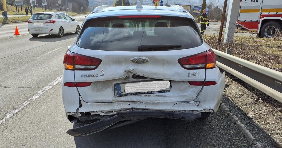 V Kosiciach doslo k zrazke troch aut nehoda si vyziadala aspon jedneho zraneneho