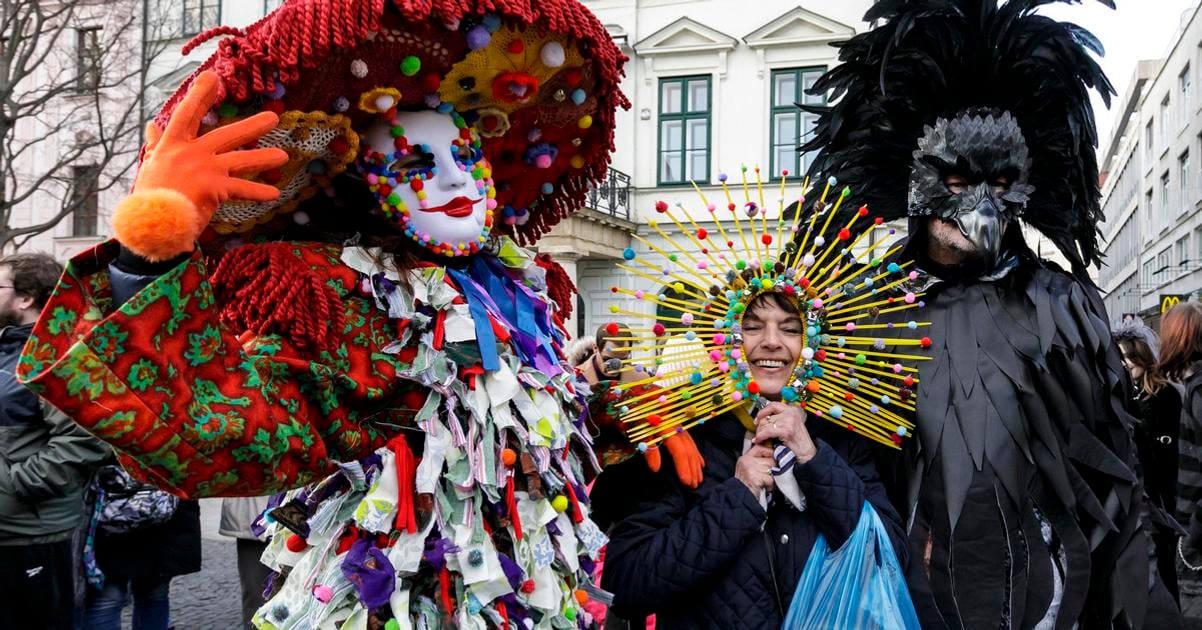 Vikend Su to len zamaskovane sprievody a hry