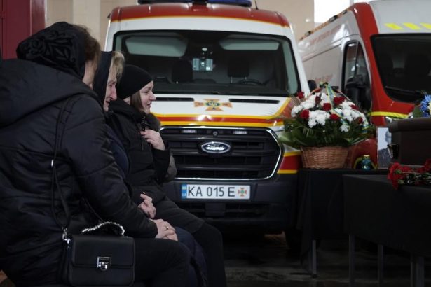 Voda zamrza v hadiciach a drony na vas poluju Rusko obera Ukrajincov o teplo aj zachranarov