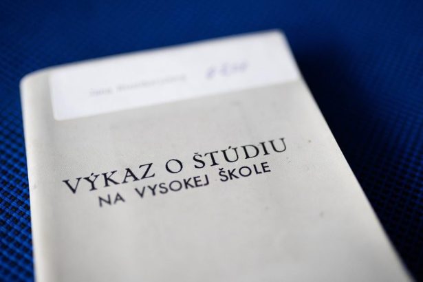 Volby dekana s rocnyma predstihom su podla zastupcov vysokych skol nestandardne