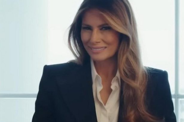 Z filmu o Melanii Trumpovej by ste chceli odist aj keby ste ho pozerali v lietadle