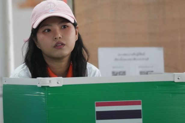 Zacali sa parlamentne volby pozorovatelia predpokladaju tesny vysledok