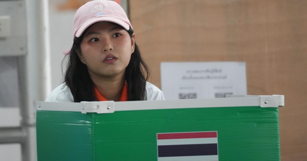 Zacali sa parlamentne volby pozorovatelia predpokladaju tesny vysledok