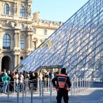 k lamanis v louvri viedli podla poslancov systemove zlyhania