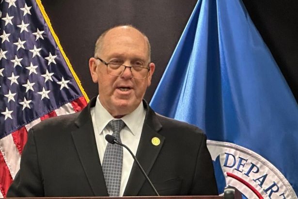 vlada oznamila ukoncenie agresivnych razi imigracnych uradnikov v minnesote