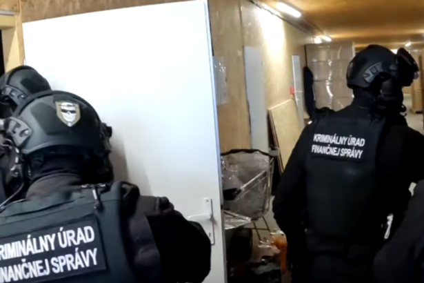 Akcia Simultor Kriminalisti v Banskobystrickom kraji sa zamerali na obchodnkov s luxusnmi autami