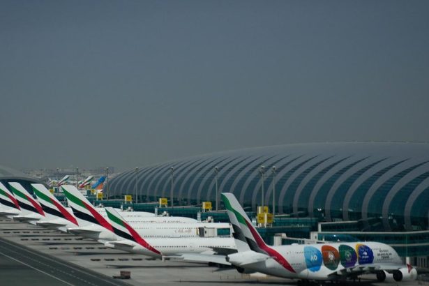 Cakat na cenovu vojnu alebo vobec neletiet do Azie Neistota okolo Dubaja komplikuje cesty