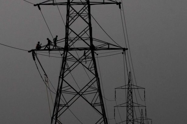 Cena elektriny dosiahla najvyssiu uroven od juna 2025 Plyn sa zlacnil